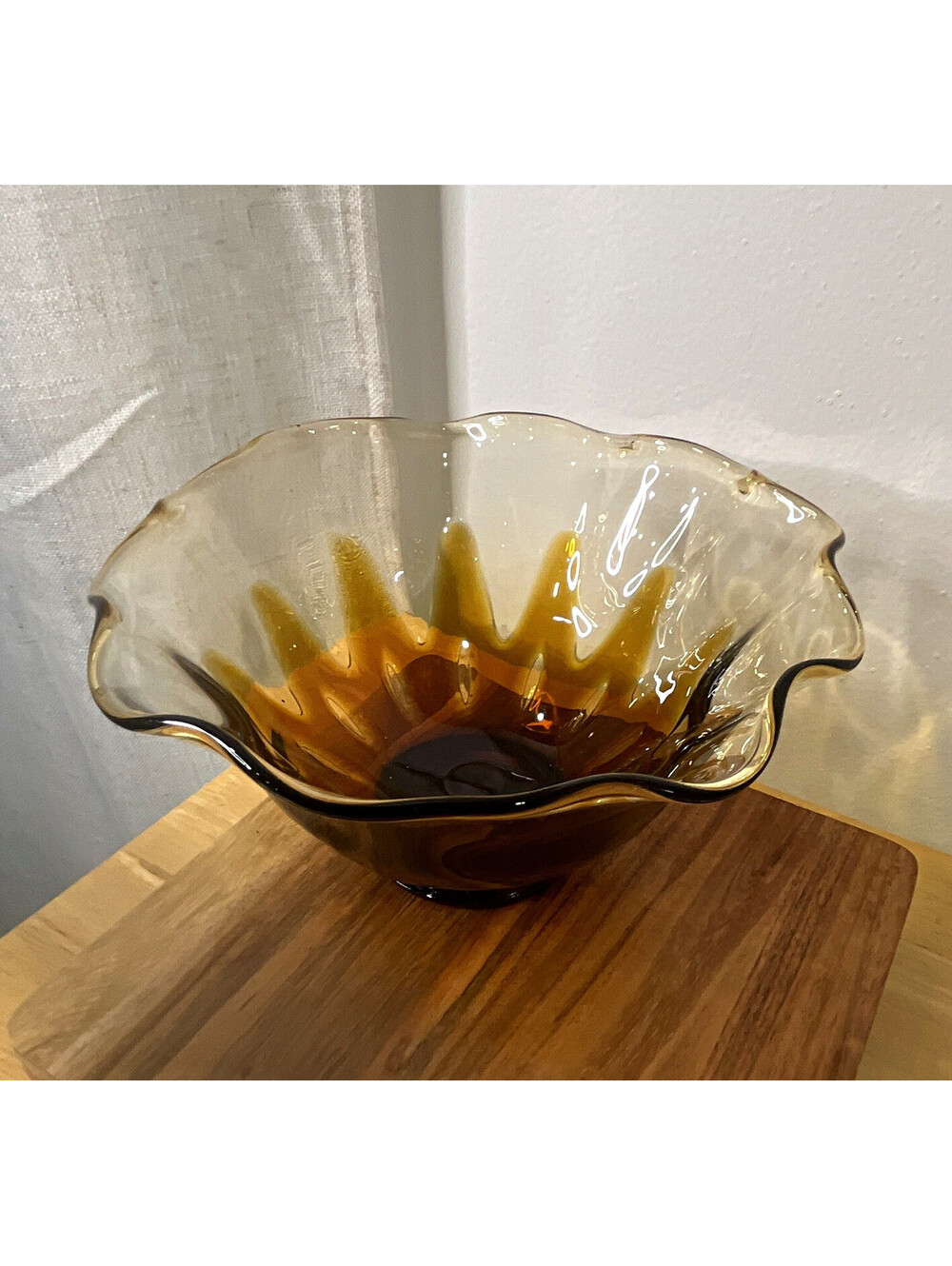 Unmarked Amber Art Glass Bowl Ruffled Scalloped Rim Serving Bowl
